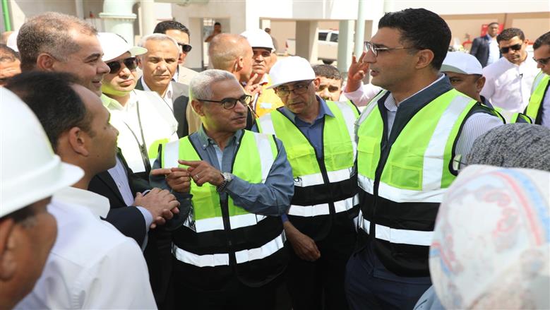 وزير الصناعة يبدأ جولته ببني سويف من محطة الصرف الصناعي بكوم أبو راضي