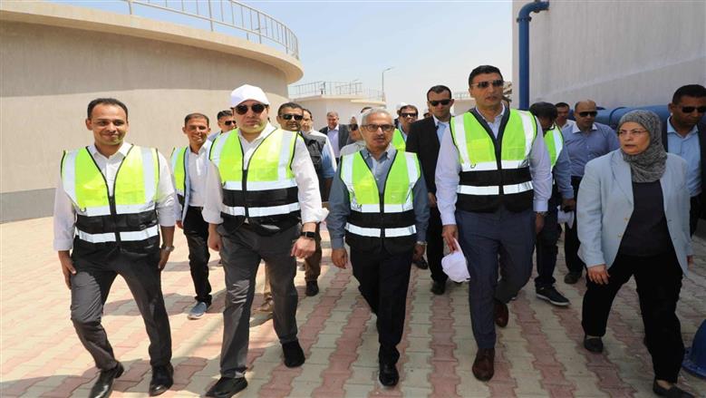 وزير الصناعة ومحافظ بني سويف يتفقدان مشروعات كوم أبو راضي الصناعية
