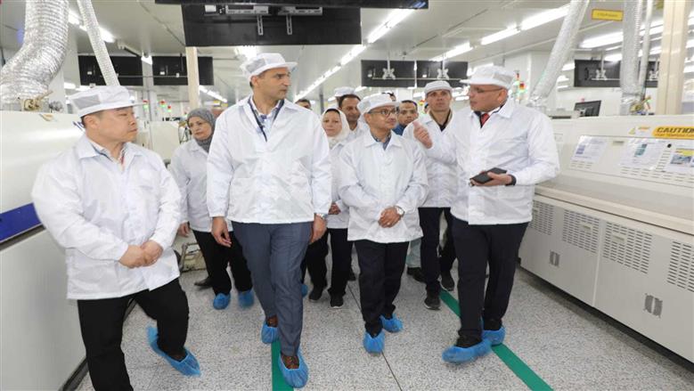 وزير الصناعة ومحافظ بني سويف يتفقدان مشروعات كوم أبو راضي الصناعية