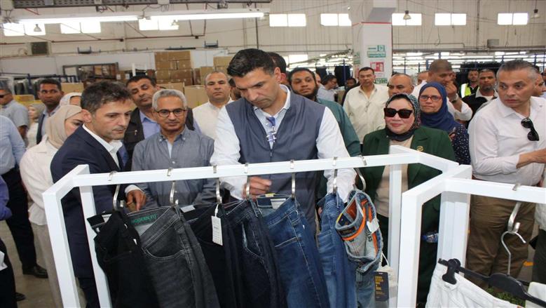 جانب من جولة وزير الصناعة بمنطقة بياض العرب الصناعية