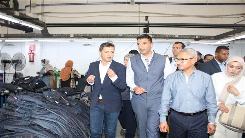 جانب من جولة وزير الصناعة بمنطقة بياض العرب الصناعية