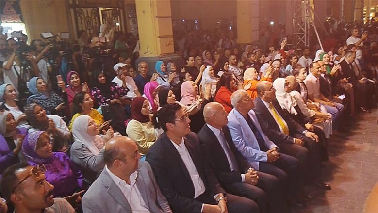 مهرجان الطبول ينشر البهجة في ممر بهار بوسط البلد بحضور محافظ القاهرة وحشد من الجمهور