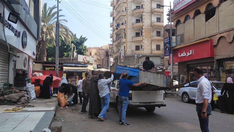 حملات مكثفة لرفع الإشغالات المخالفة في 5 مراكز بالمنوفية