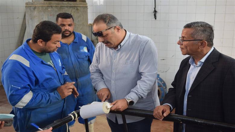 استمرار أعمال تطهير مأخذ محطات مياه الشرب بمحافظات القناة لضمان جودة المياه