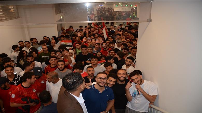 المحطات تزينت بالأعلام والقطارات تحولت لمنصات احتفال.. مشهد وطني في رحلات المونوريل