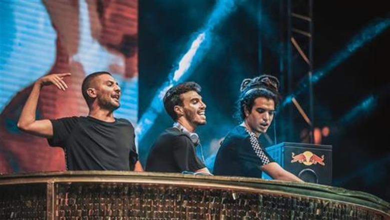 توافد الآلاف على الفان زون بالعاصمة الجديدة لدعم المنتخب.. وتفاعل مع حفل «ديسكو مصر»