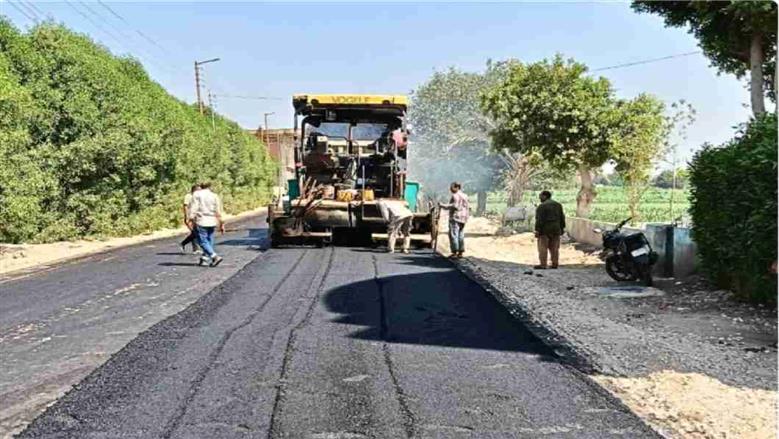 محافظ المنوفية يتابع أعمال الرصف والتطوير بطرق أشمون ضمن «حياة كريمة»