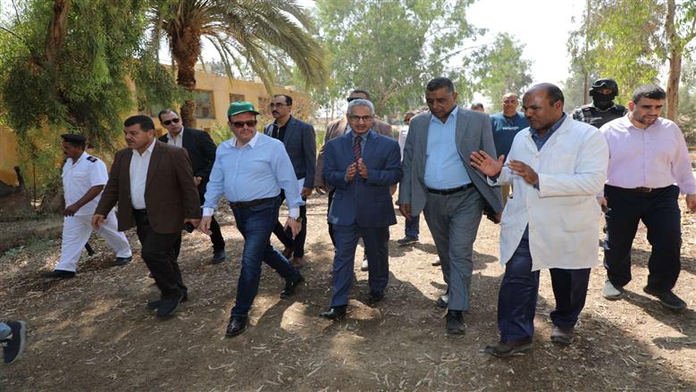 محافظ بني سويف يتفقد مشروعات الدواجن المركزية ويوجه بإعداد دراسة لتعظيم الإنتاج وزيادة العوائد