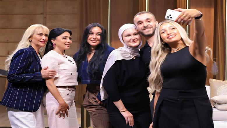 «غنالها كوبليه لتامر عاشور».. خفة ظل ورومانسية حسام حسن مع زوجته