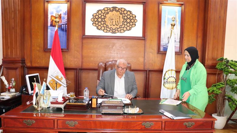 محافظ مطروح خلال اعتماده نتيجة الشهادة الإعدادية علي مستوى محافظة مطروح