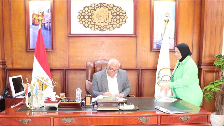 محافظ مطروح خلال اعتماده نتيجة الشهادة الإعدادية علي مستوى محافظة مطروح