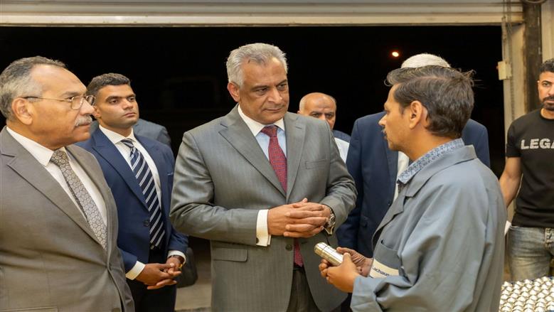 وزير الإنتاج الحربي في مصنع 300 الحربي