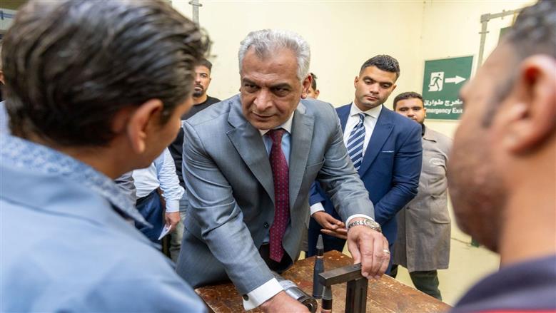 وزير الإنتاج الحربي في مصنع 300 الحربي