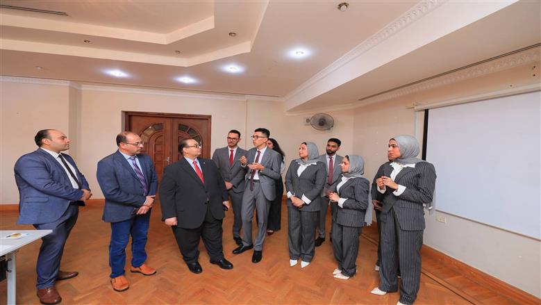 رئيس جامعة كفر الشيخ يشهد مناقشة مشروعات تخرج كلية الذكاء الاصطناعي لعام 2026