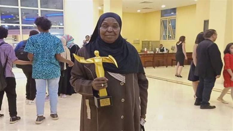 أقدم رائدة ريفية: «زيادة الـ15% فارقة مع الناس.. والستات بيشكروا الرئيس السيسي»