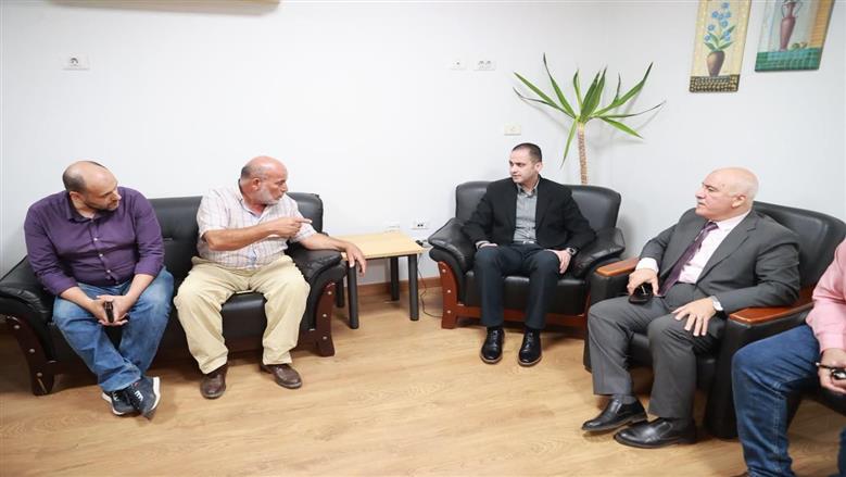 نائب وزير الصحة في زيارة طبيبة الأسنان 