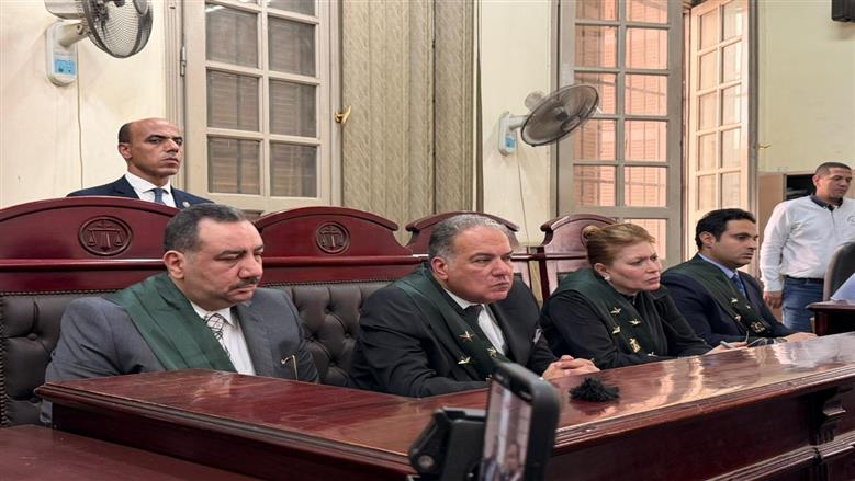 بملامح متوترة ورد مقتضب على القاضي.. أول ظهور لجيهان الشماشرجي أمام الجنايات في قضية السرقة بالإكراه