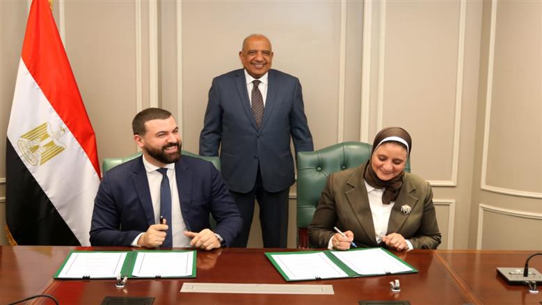 بالاعتماد على الطاقة المتجددة.. وزير الكهرباء يشهد توقيع مذكرة تفاهم لتغذية مشروع مراكز بيانات جديد