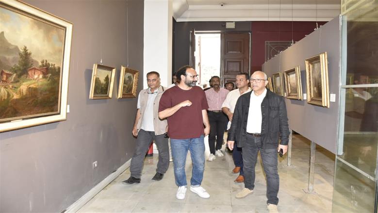 رئيس قطاع الفنون التشكيلية يتفقد المواقع المتحفية بالإسكندرية