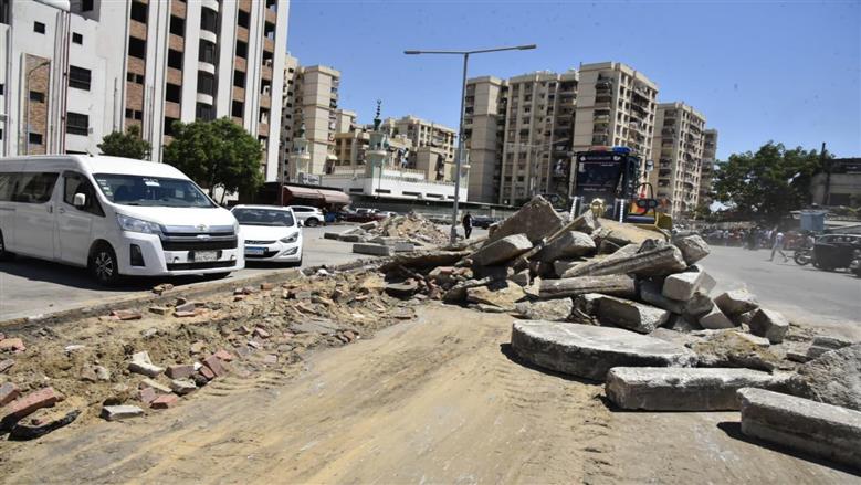 محافظ بورسعيد يتفقد اعمال تطوير ميدان ستالينجراد 