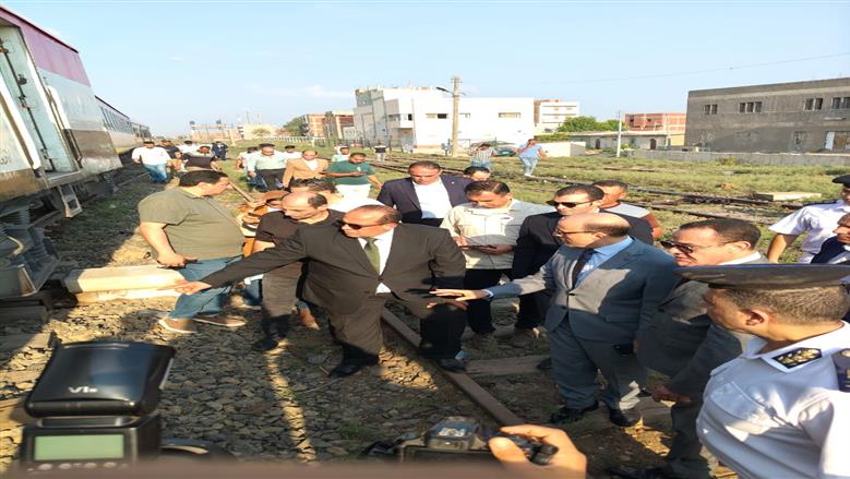 محافظ الغربية يتفقد خروج قطار القاهرة الإسكندرية عن القضبان .