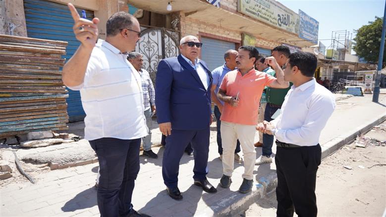 محافظ مطروح يوجه بسرعة إنجاز تطوير بوابة الكيلو 8 وميدان الساعة (صور)