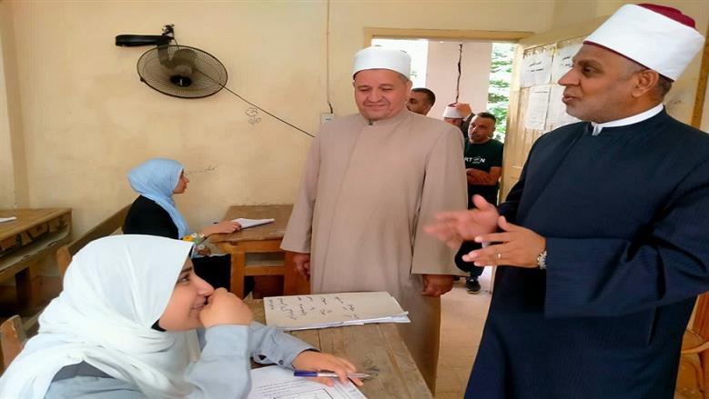رئيس قطاع المعاهد الأزهرية يعد 4 شقيقات توأم بتكريم خاص حال تفوقهن بالثانوية في القليوبية