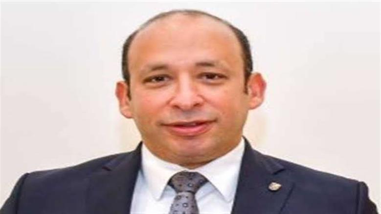 عميد طب قصر العيني يتسلم صندوق آلات جراحية تاريخية إهداء من أسرة رائد الطب علي باشا إبراهيم