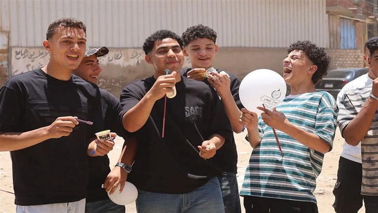 هدية على باب اللجنة.. آيس كريم وحلوى لطلاب الثانوية العامة بكفر الشيخ
