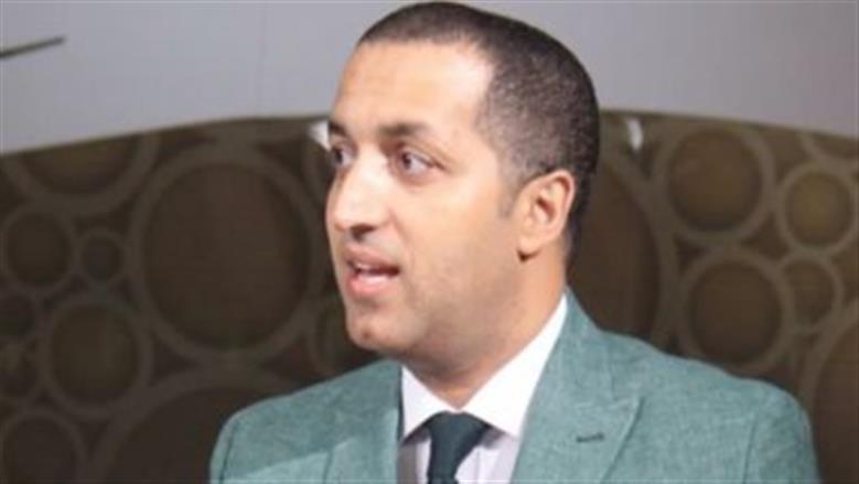 الناقد الرياضي إيهاب الخطيب يدافع عن حسام حسن: «ليه القصة ماشية أهلي وزمالك؟!»