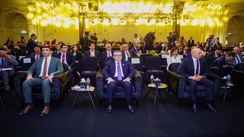 وزيرا التخطيط والصناعة