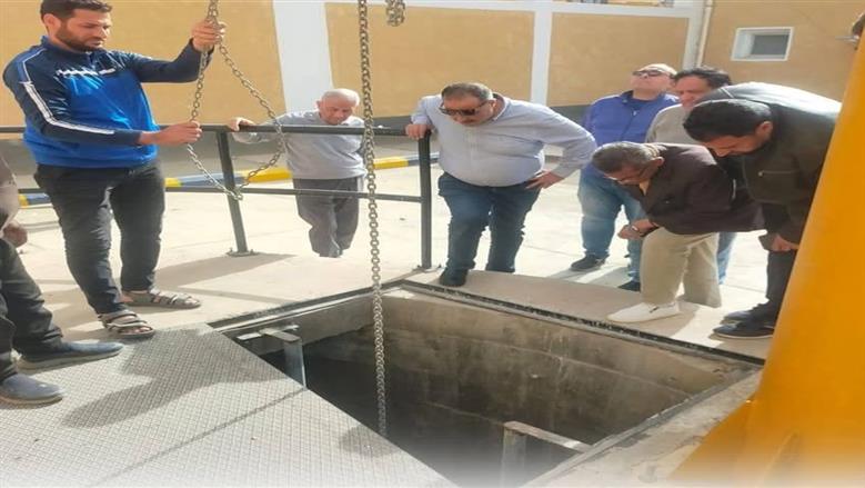 رئيس مياه القناة يتابع سير العمل 