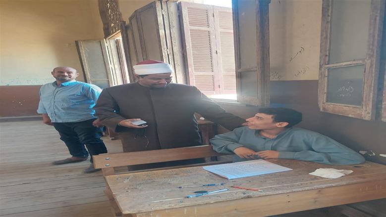 المشرف على امتحانات الثانوية الأزهرية بأسيوط يفاجأ بوجود توأمين داخل لجنة واحدة