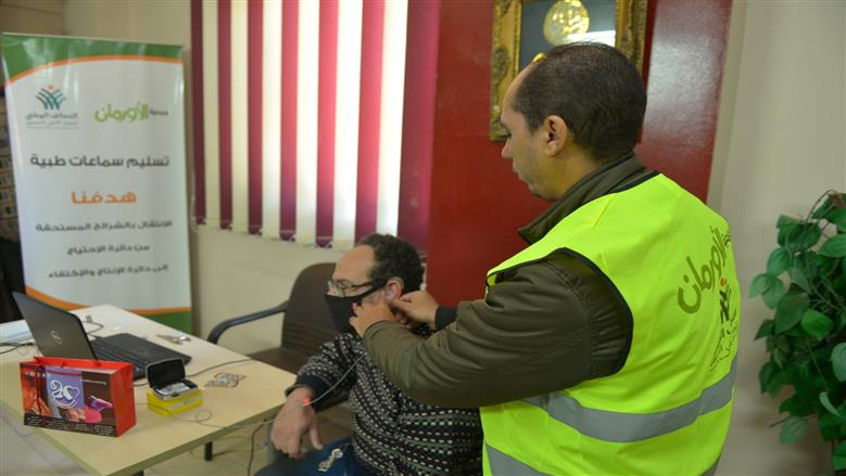 تسليم سماعات طبية بقرى ونجوع المنوفية دعما لذوي الهمم