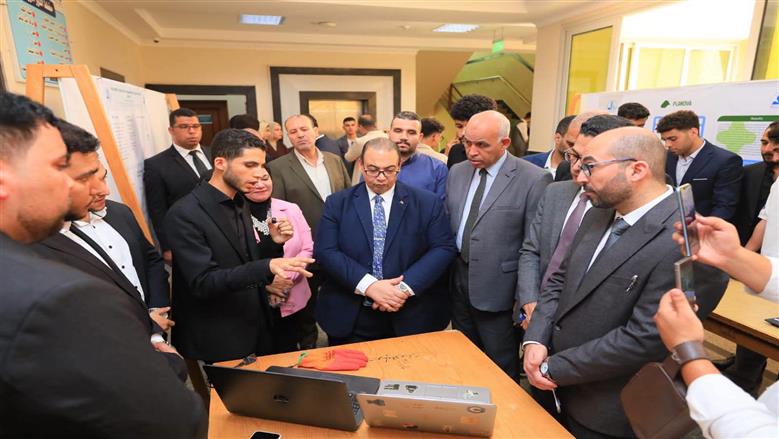 جامعة كفر الشيخ تحتفي بإبداعات طلاب حاسبات ومعلومات في ملتقى مشروعات التخرج