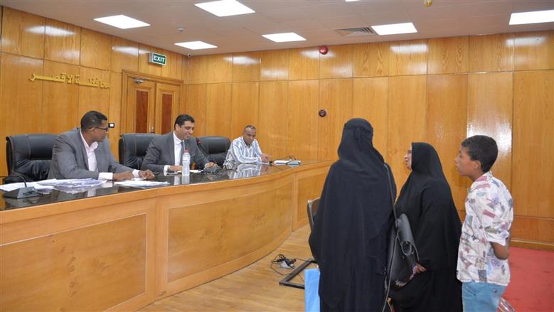 نائب محافظ الأقصر يبحث 60 طلبا وشكوى للمواطنين خلال اللقاء الأسبوعي 