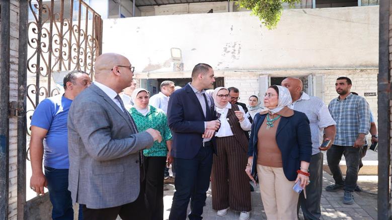 نائب وزير الصحة يتفقد منشآت الإسكندرية استعدادا لموسم الصيف