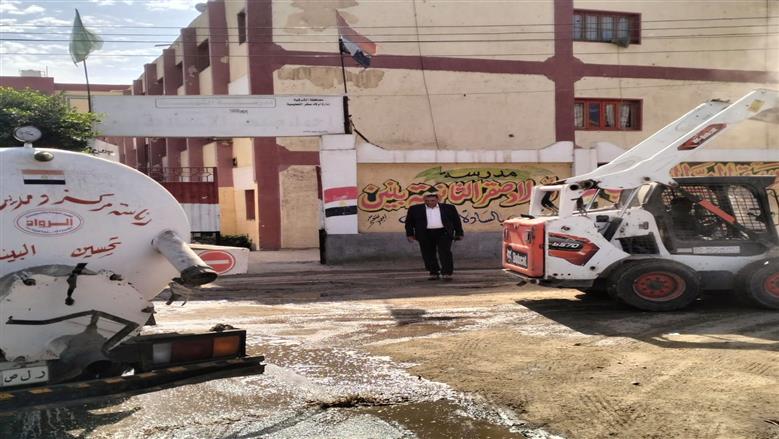  تكثيف حملات النظافة ورفع الإشغالات بمحيط مدارس الشرقية استعدادا لامتحانات الإعدادية