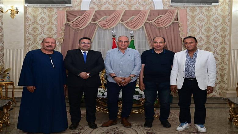 وزير الرى ومحافظ المنيا يبحثان آخر مستجدات المشروعات القومية