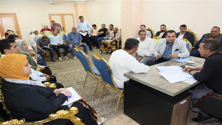 محافظ المنوفية يلتقي أكثر من 50 مواطنا بالسادات.. ويوجه بحلول فورية للشكاوى