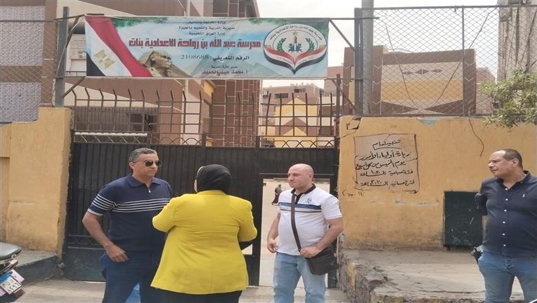 رئيس حي الوراق يتابع جاهزية المدارس لامتحانات الإعدادية