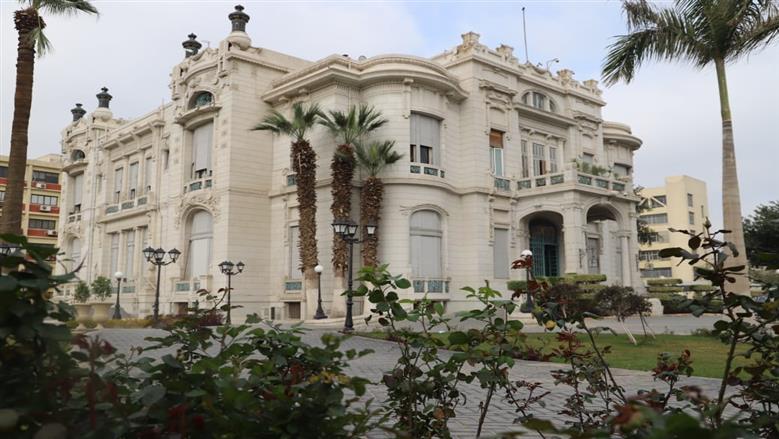 جامعة عين شمس تصدر بيانا بشأن طبيب القلب المزيف