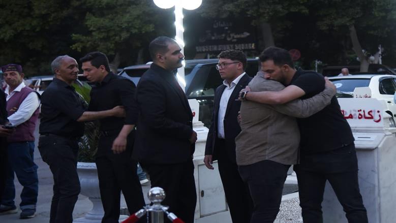 أبرز لقطات من عزاء سهام جلال في مسجد حسين صدقي.. انهيار وفاء عامر
