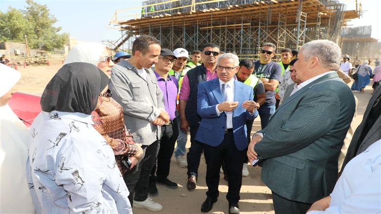 محافظ بني سويف يتابع تنفيذ المرحلة الأولى من كوبري الشاملة.. ونسبة الإنجاز تتجاوز 45%