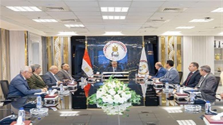 وزير الدولة للإنتاج الحربي يتابع الموقف التنفيذي لمشروع تطوير مراكز تجميع الألبان