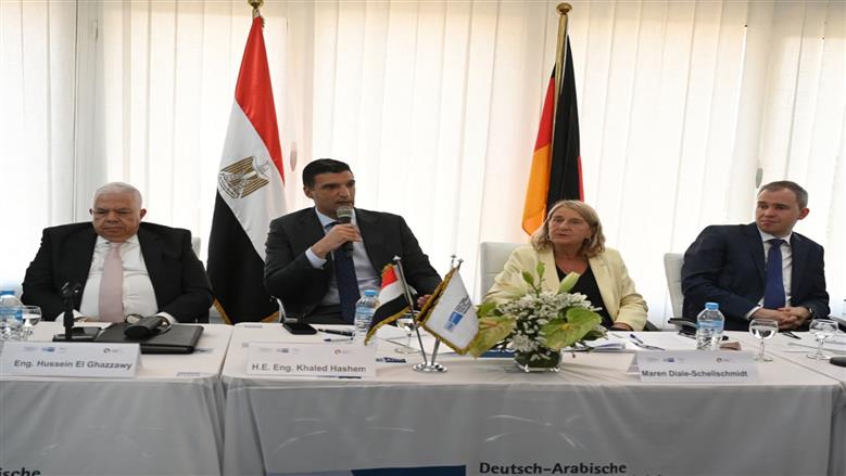 وزير الصناعة: إزالة الكربون وترشيد الموارد على رأس أولويات الاستراتيجية الجديدة