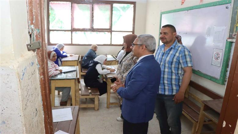 فرحة بين طلاب الشهادة الإعدادية بعد أداء امتحان اللغة العربية في بني سويف: أسئلة مباشرة