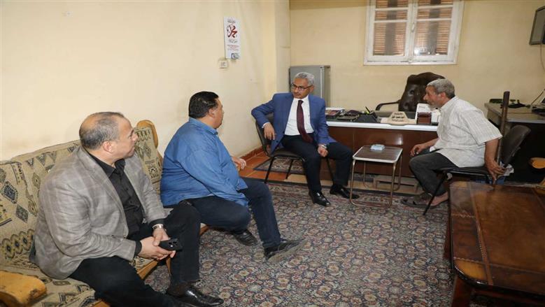 محافظ بني سويف يتفقد عدّة قرى.. ويوجّه بحل فوري للأزمات