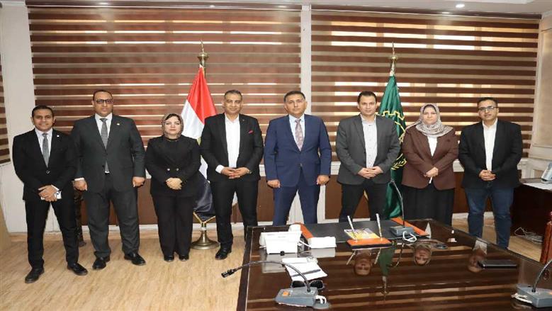 محافظ القليوبية يبحث تفعيل مبادرة «الكيانات بالشارع» مع مسؤولي «الشباب والرياضة»