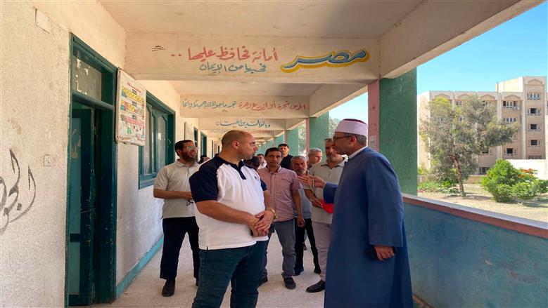 رئيس منطقة كفر الشيخ الأزهرية يتفقد جاهزية لجان امتحانات الثانوية 